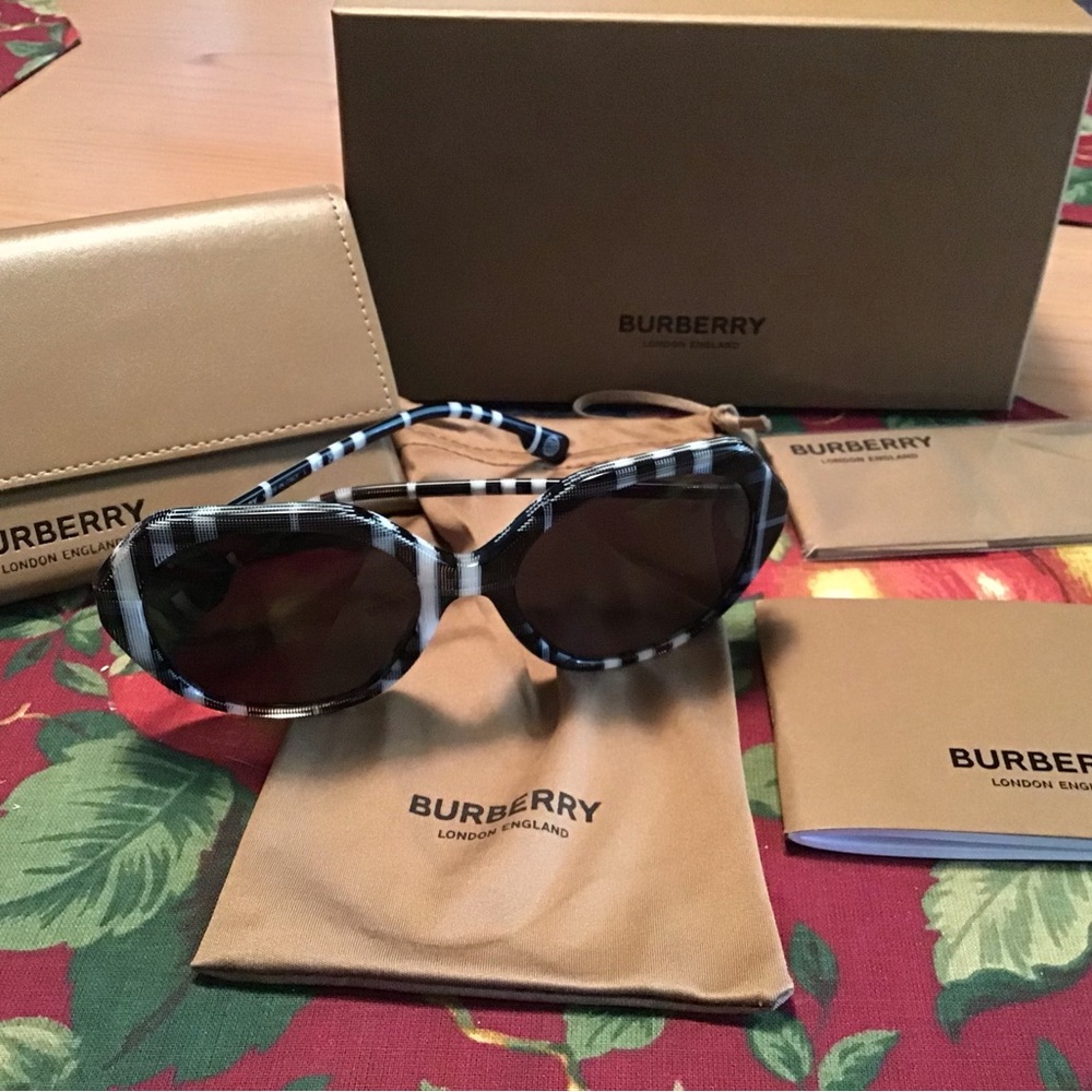 BURBERRY VANESSA NIB SUNGLASSES COMPLETE WOMENS BLACK NOVA CHECK AUTHENTIC